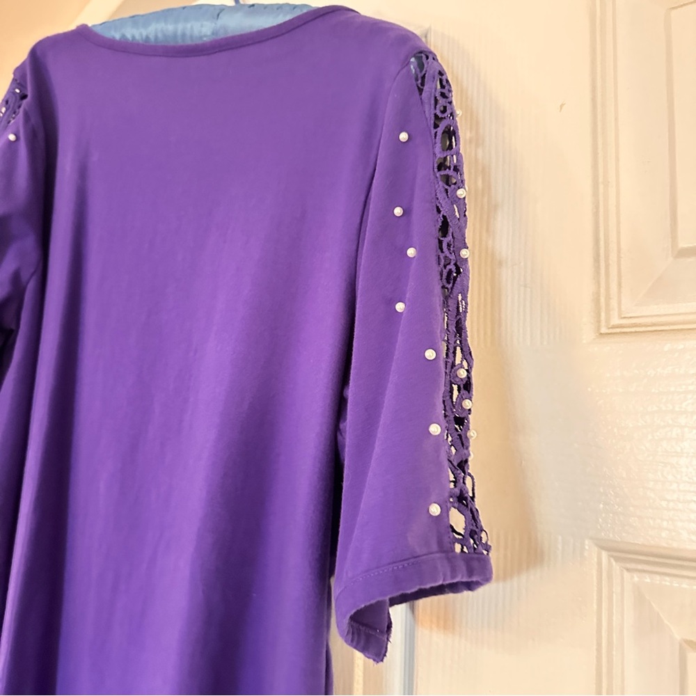 Quacker Factory Vibrant Purple Top, vibrant color! Cut out sleeves, with pearls.